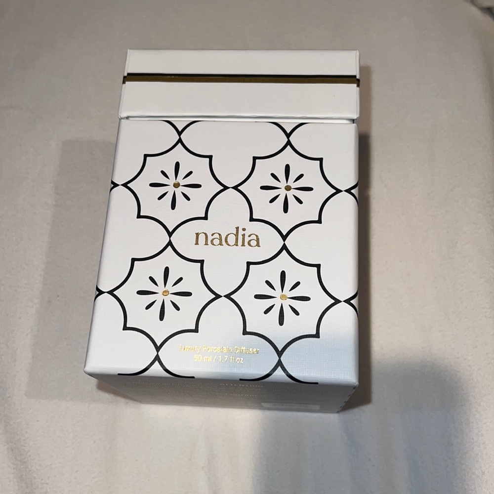 Nadia white rose luxury porcelain diffuser